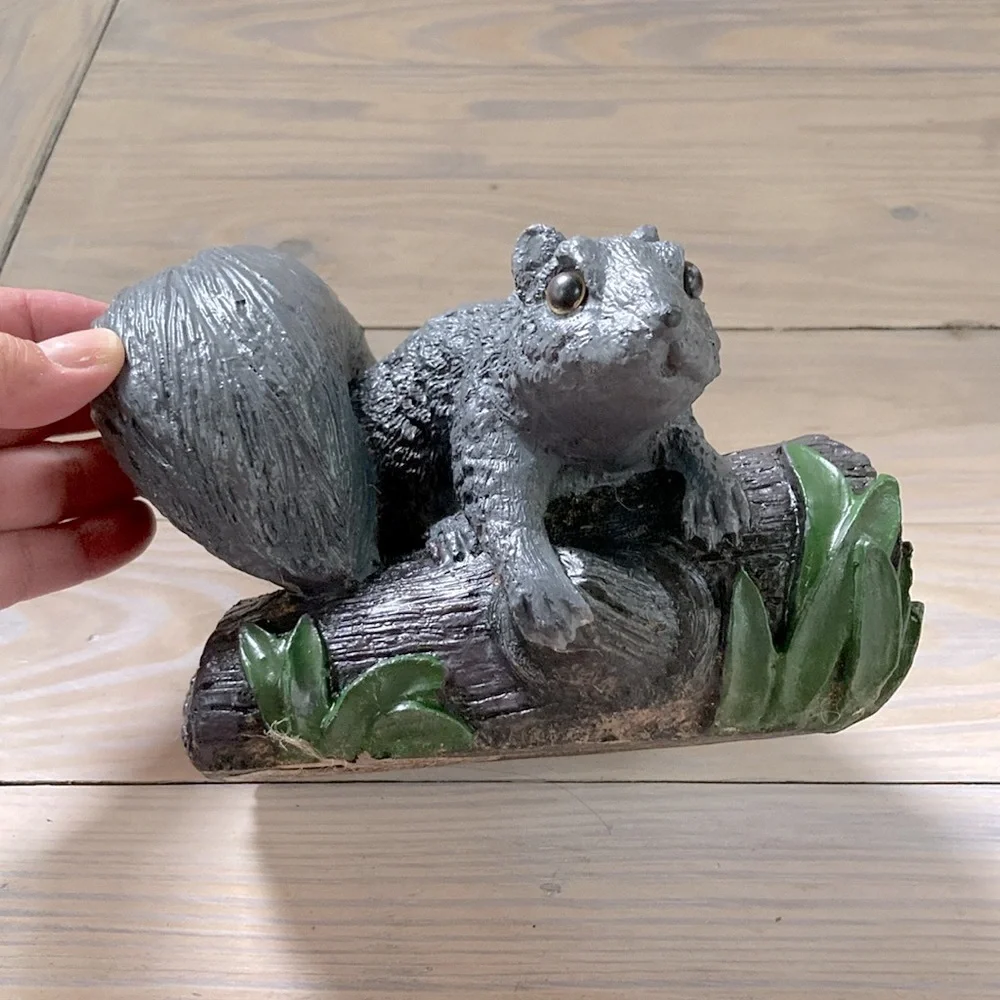 GRAY SQUIRREL Resin Outdoor Garden Decor on a Log 7 x 6 x 5 inches